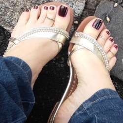 freakyebonyfeettoes:  Pretty toes with nice