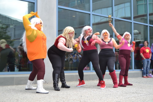 dou-hong:  isaisanisa:  Steven Universe at Fanime 2015– group shots (2/2)Pictures by luciferblogging  BEST