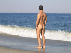 gonakedmagazine:  TAKE OFF YOUR CLOTHES THURSDAY! Do you read GoNaked Magazine? It’s filled with real nudists, includes nude-friendly places to visit, interviews with naked guys, photo galleries, and ways to reach all of these guys. Get on the mailing