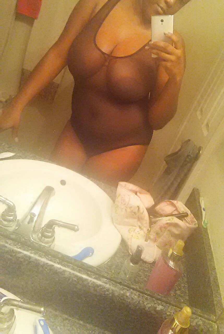 awkwardassbitch:  Just posin   Beautiful!!