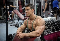 dafyddbach:  Csaba Szigeti all natural bulging vascular striated Hungarian bodybuilder.  For more muscle hunkery follow @dafyddbach