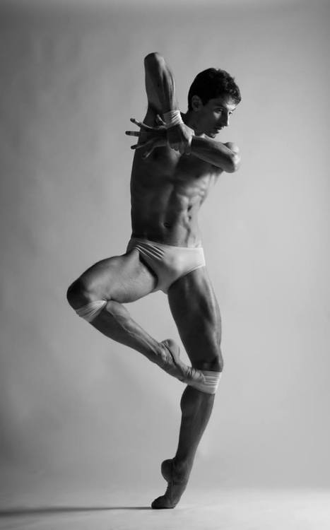 sexymaledancer:  lordbyron44:  Mick Zeni  Photo by Roberto Mettifogo 