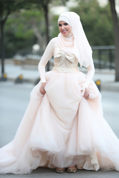 etoilesbrillentencoreplus:Vera Wang Spring 2014 & hijab ;)