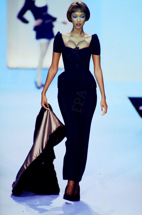 Celebritycokenose:  Tyra Banks @ Bella Freud Fall/Winter, 1995 Ready-To-Wear