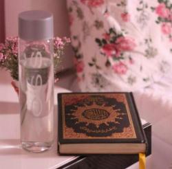 Amal-Alarkli:  -  ‏”القلب الذي يسكنه القرآن لا يشيب