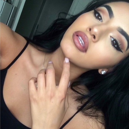 luxury-blog-emily:Fr3e Kylie Lipstick Give4w4y. More info…