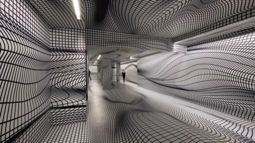 mymodernmet:Peter Kogler’s geometric patterns transform flat, white walls with illusions of dizzying underground tunnels. 