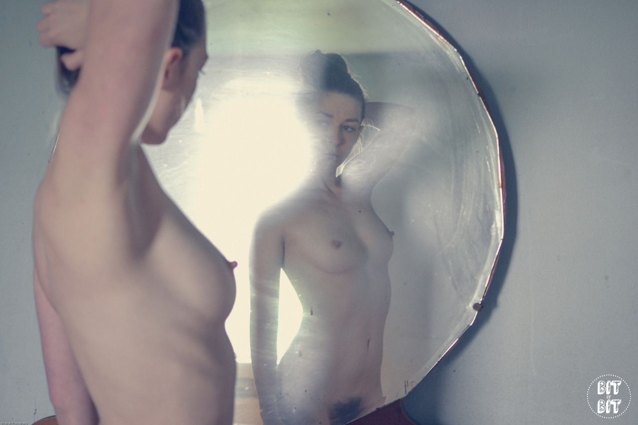 sexydiairy:  #SexyMirror  Model:  Sarah Voss/The Little Stoned Fox From our shoot