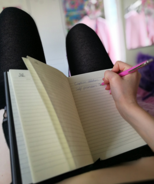 cutiethingywingy:  I’ve got a blank space babyand I’ll write your name