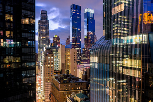 holykeyboards submitted:
“ The Time Warner Center in Manhattan, New York
http://forum.skyscraperpage.com/showthread.php?t=161764&page=242
”