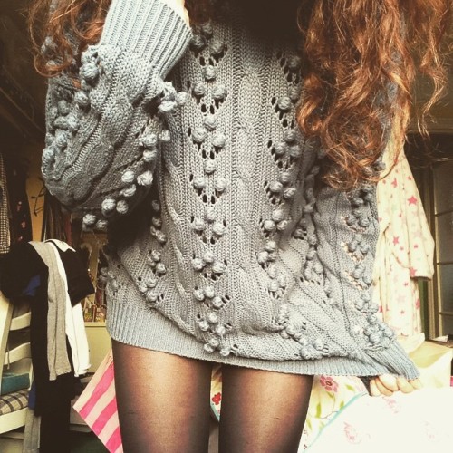 Cosy jumper day #minkpink #thrifted #vintage #curlyhair