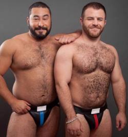 bearscumover:  Sexy guys! 