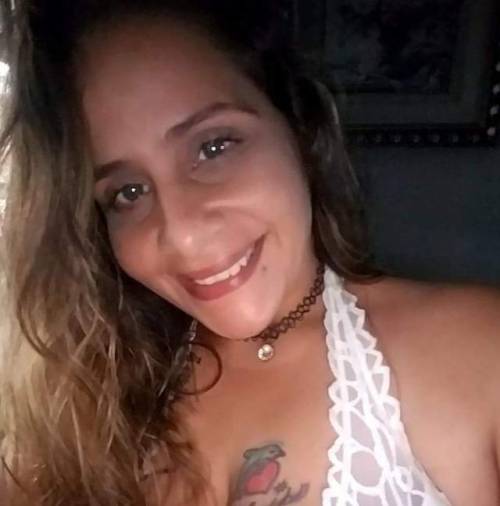 bicholoco00: suzu27: De Manuel A Perez. Y es bien bellaca tengo fotos es bisexual Yo quiero de ella 