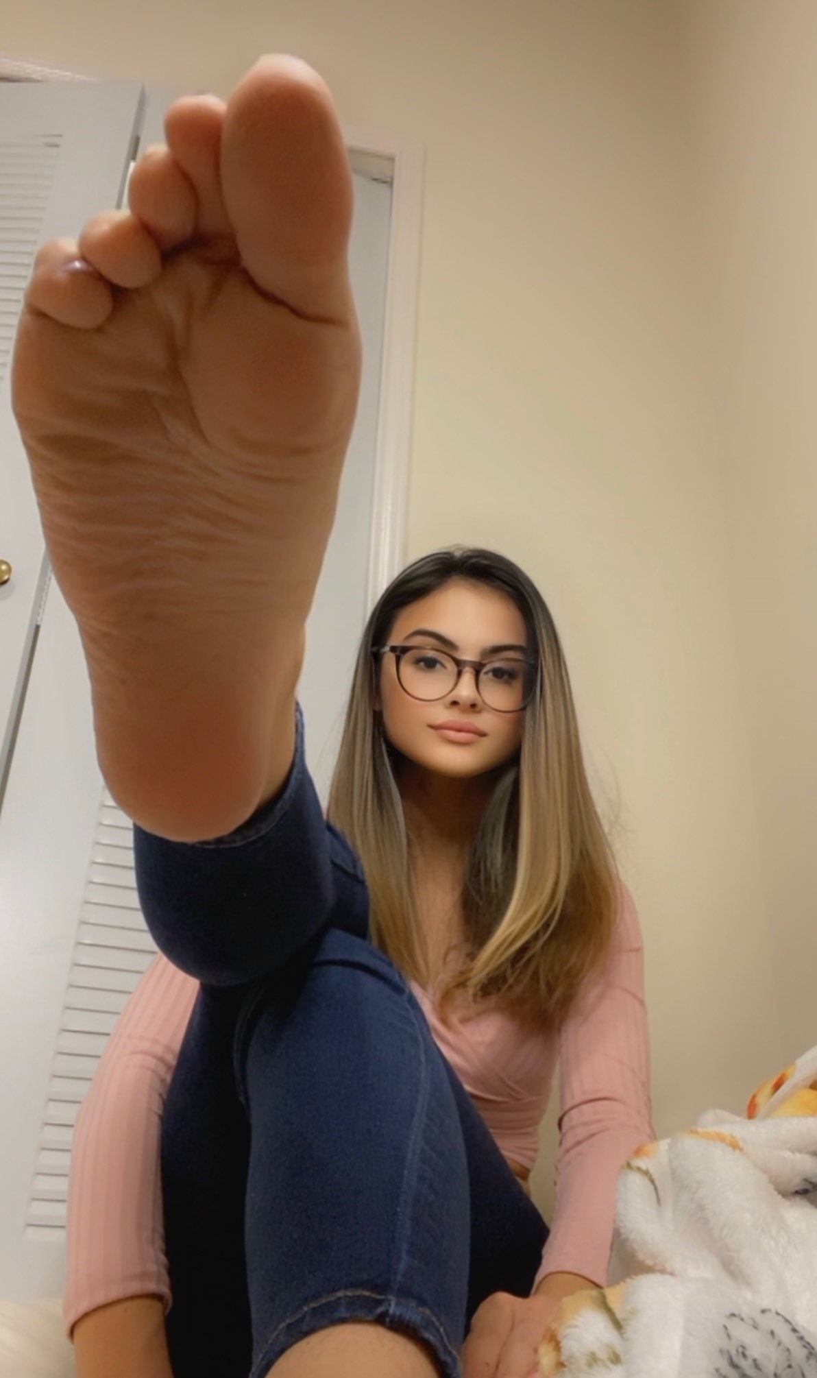 lovetotasteher420:feetseekah:Chloe💞💞💞💞💞👃👅👣