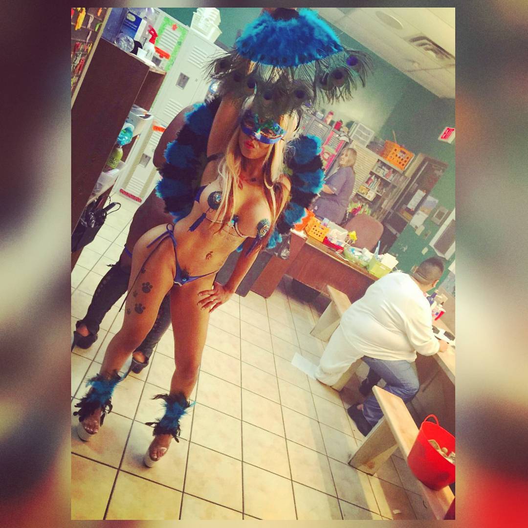 stripper-locker-room:  iamxochiltlpatino