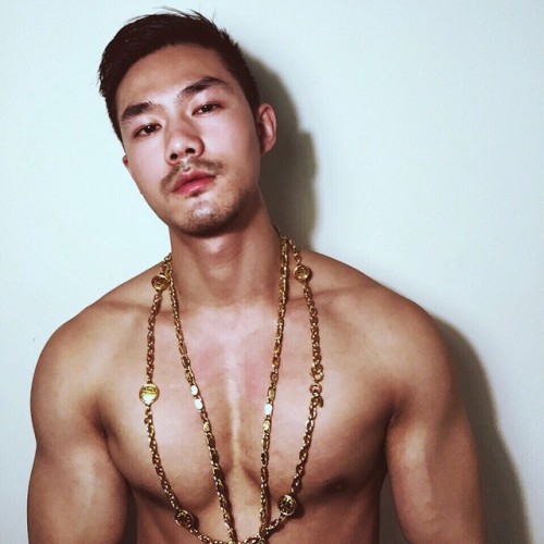 mantop10691:  在同志圈大部份同志認為是較多人會喜歡的天菜型帥哥們 