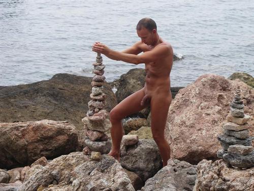 nudegaybeachdude:  January 8, 2014   Construction Nude Natural creativity