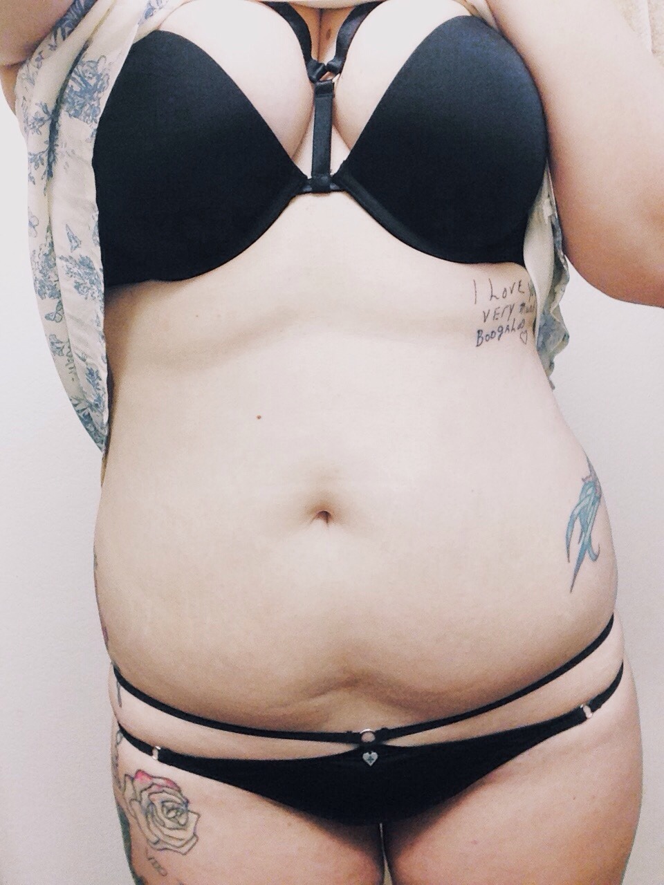 xourdirtyfantasiesx:  Shhh, I bought a new outfit to surprise j for vday tonight