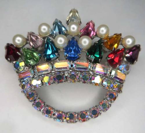 $36 rhinestone brooch that is the epitome of @princess-femme