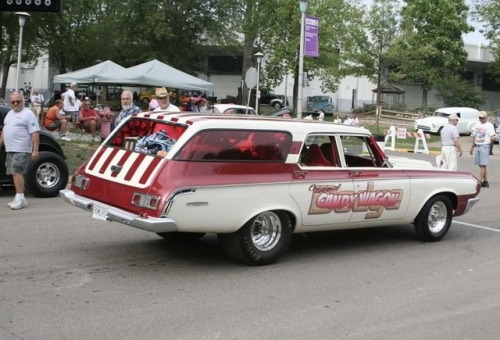 jacdurac:  beerbellyblunt:   BeerBellyBlunt    MOPAR Muscle Wagon
