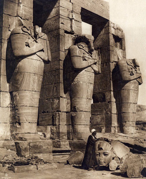 grandegyptianmuseum:  Entrance to the Ramesseum  A gravure of the Osiride statues at the entrance to