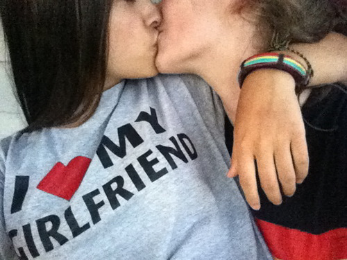 lipstick-lesbian:  ♀♡♀