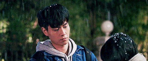 youtiaoshutiao:a love so beautiful || 致我们单纯的小美好 → episode 11“It’s so cold.”“Put on the scarf. If not