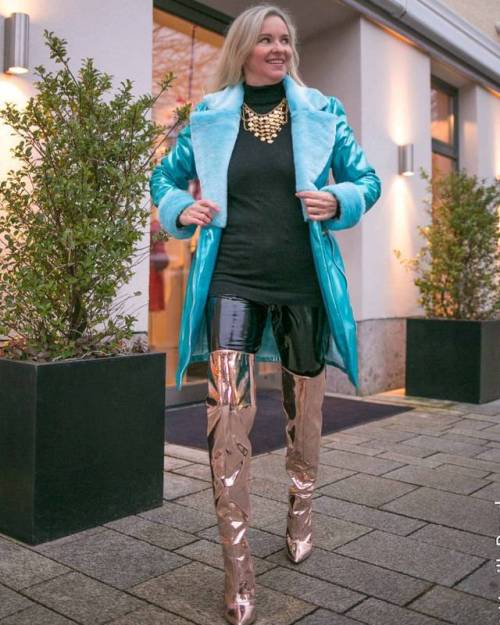 tajnaextreme: HAPPY WEDNESDAY 💙 My #outfitoftheday are #golden #overknees from #publicdesire , #black #vinylpants from #arcanumfashion and a #turquoise #wintercoat from #acanum . Enjoy this wonderful #winterday and #smile 💙 I hope you don’t have