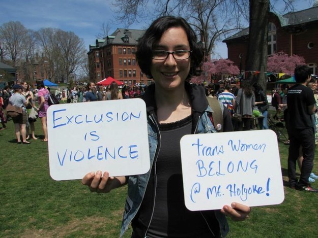 smartgirlsattheparty:  lgbtqblogs:  Mount Holyoke Students Advocate For The Inclusion