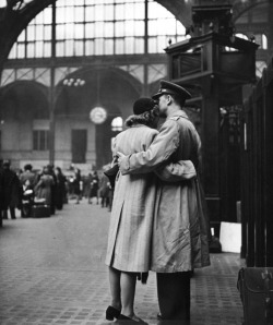 losed:  Farewell to departing troops at New York’s Penn Station, April 1943 by Alfred Eisenstädt  