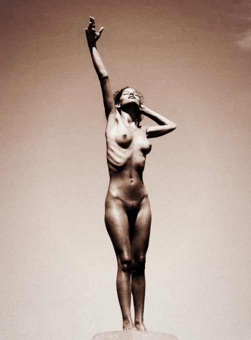 nudepageant:  D a r i n e 2 [Alt B+W] 