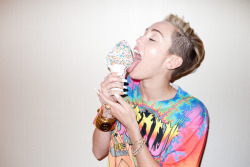 terrysdiary:  Miley Cyrus in NYC #6