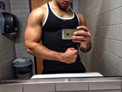 Sweatygymcox:  It’s Not A Successful Workout Without Some Mirror Pics. Chest Day