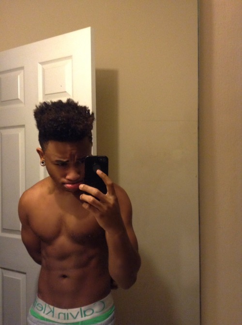 blvcksavage:  blvcksavage Instagram Lookin rough.  beautifulblackmenfromphilly.tumblr.com/