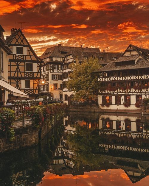 utwo:Strasbourg France by :© Travel with Adrien