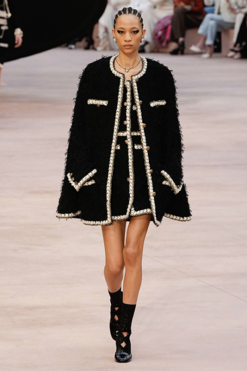 CHANEL Fall/Winter RTW 2025 If You Want To Support This Blog Consider Donating To: Ko-fi.com/fashionrunways