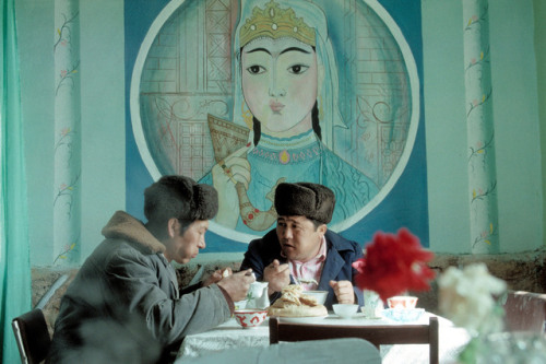 songs-of-the-east:In a Café Near Samarkand. Photographed by Gueorgui Pinkhassov.