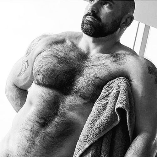 planesdrifter: Follow planesdrifter: trueTHAT if you’re an admirer of older, hairy natural and muscular men. Check it out and the archive too or the live cams. 