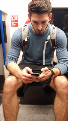 men-in-shorts:  Whilst browsing  my early