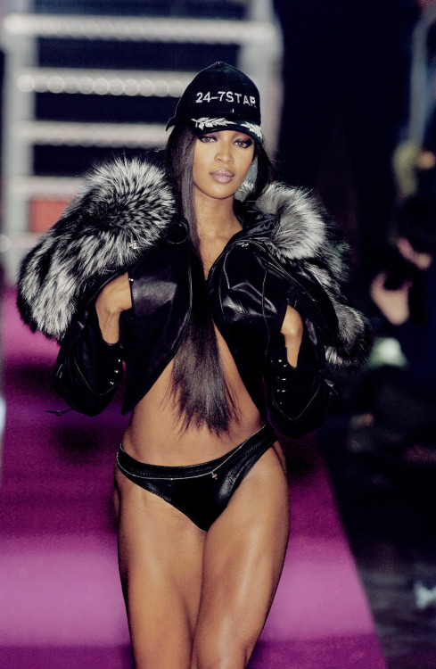 lelaid:  Naomi Campbell at DSquared, Fall/Winter adult photos