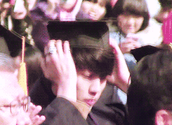 soegogi:   Lee Sungyeol student having trouble with his too-small-for-his-head graduation cap and asking Kim Sunggyu student on his right and Kim Myungsoo student on his left if he looks pretty.  