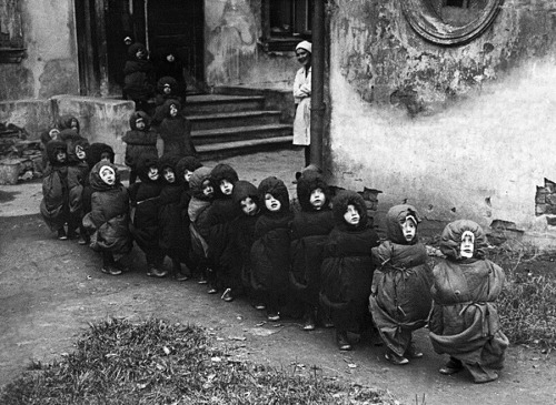 A la sieste après le repas, Moscou 1958To