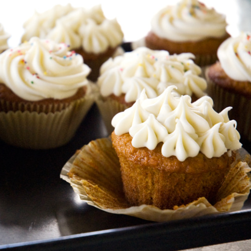 yummyinmytumbly:  Carrot Cupcakes with Cream Cheese Frosting