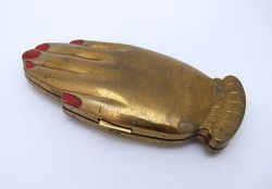 madeleinedvs:  Schiaparelli compact case.