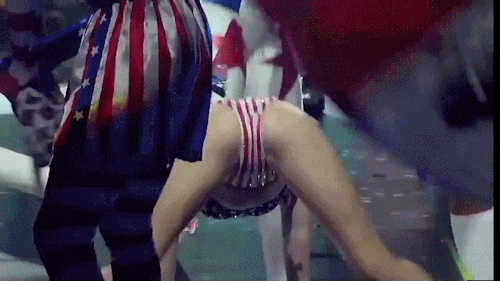 starsgifsgifs:  miley ass