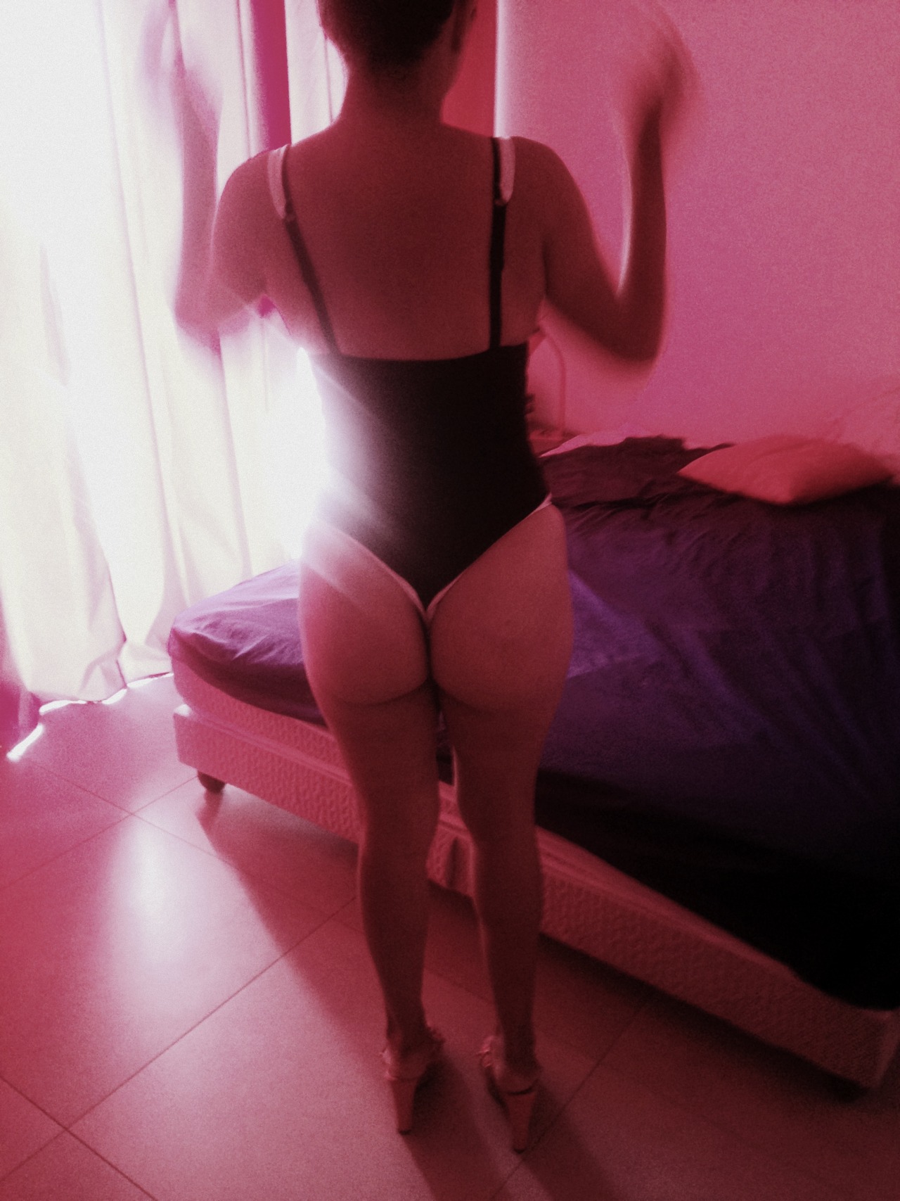 keylaapplebum:  Bubble butt!KeylaApplebum.tumblr.comIG: KeylaApplebum