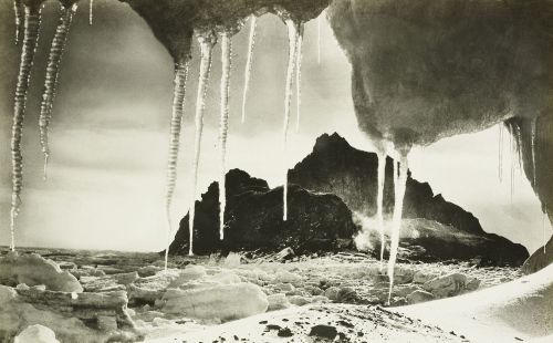 retrofutureground:  Frank Hurley, April-August 1916. 1. The spit and Gnomon Island from the interior