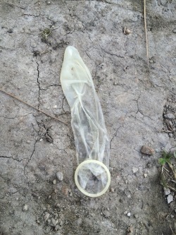 usedcondomss:  One of the most beautiful fresh full of cum used condom that I found until now! I’d should cum in it!