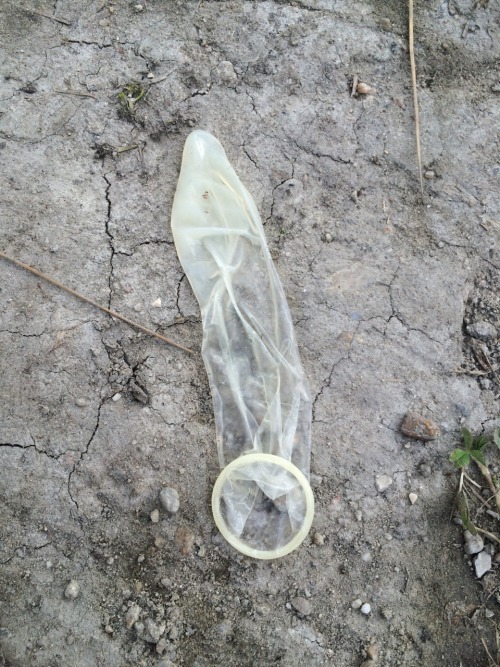 One of the most beautiful fresh full of cum used condom that I found until now! I’d should cum