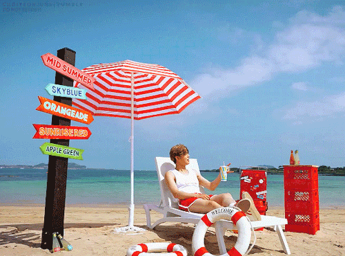 Life Guard! Yeonjun X Surfer! Reader: Not Bay Watch